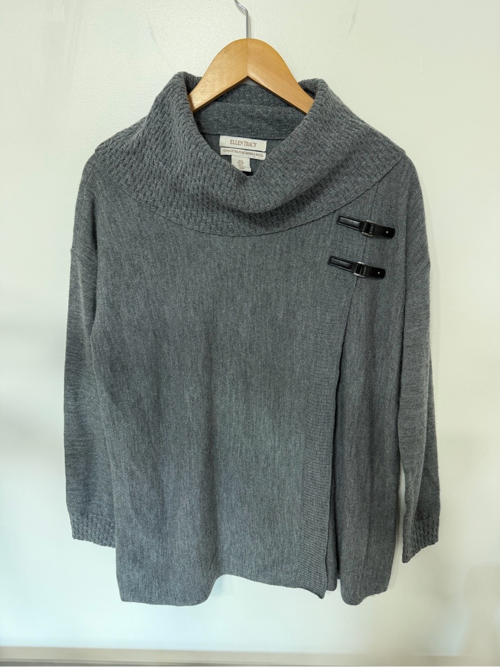 Ellen Tracy 100% Extra Fine Merino Wool Gray Cowl Neck Sweater S Buckle Detail